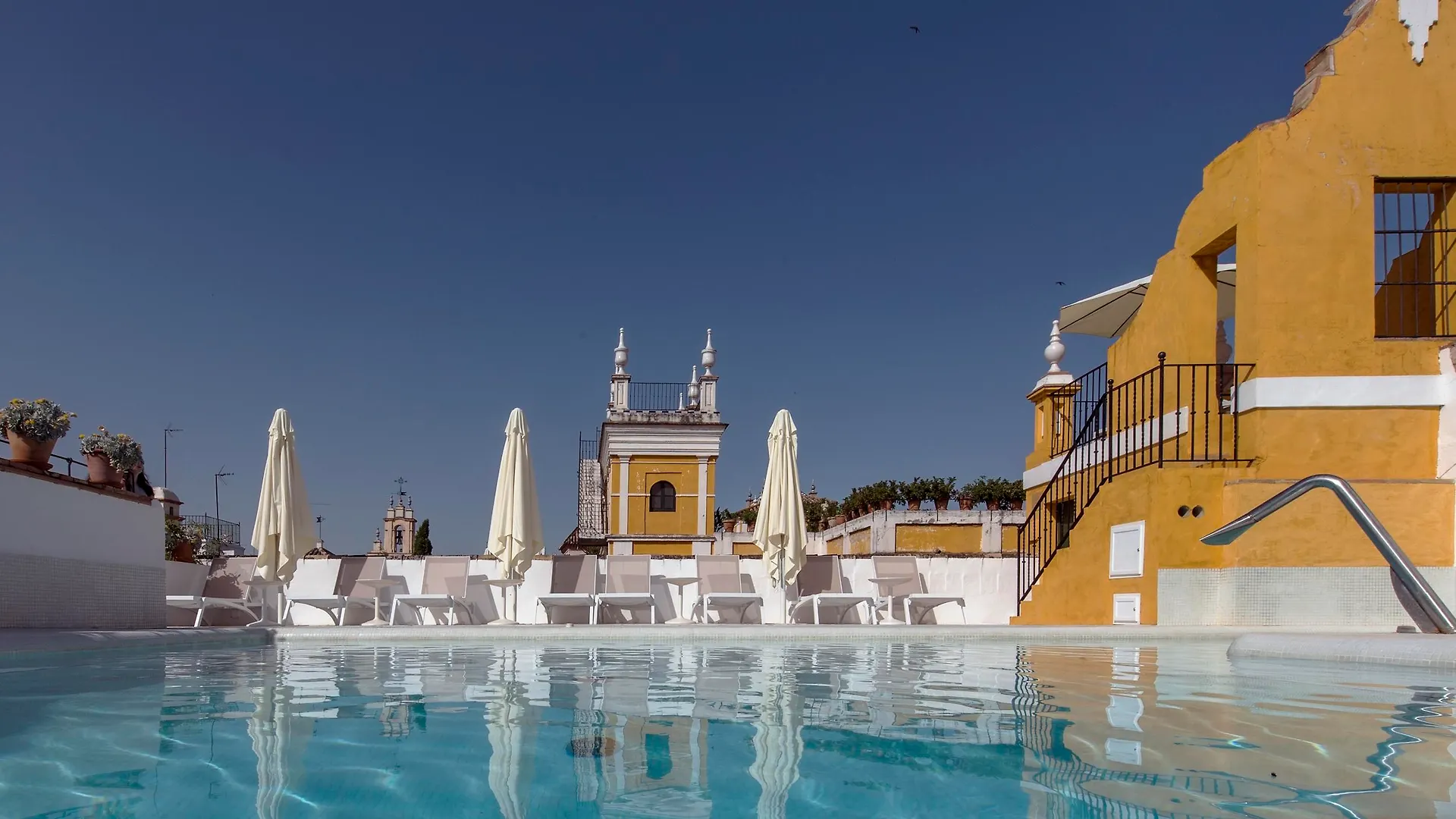 Hotel Las Casas De La Juderia contacts